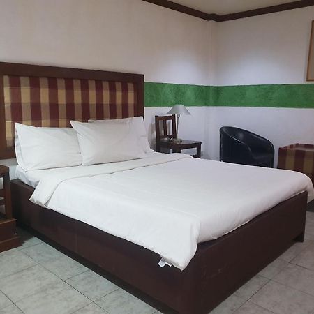 Saltimboca Tourist In Hotel Bacolod Ngoại thất bức ảnh